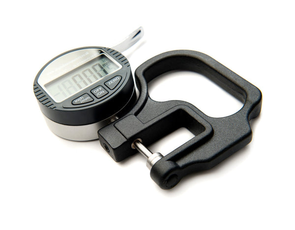 Cyfrowe mierniki grubości 0,01 mm (0–12,7 mm i 0–25 mm)