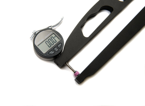 Cyfrowe mierniki grubości 0,01 mm (0–12,7 mm i 0–25 mm)