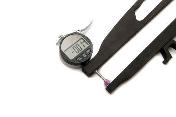 Cyfrowe mierniki grubości 0,01 mm (0–12,7 mm i 0–25 mm)